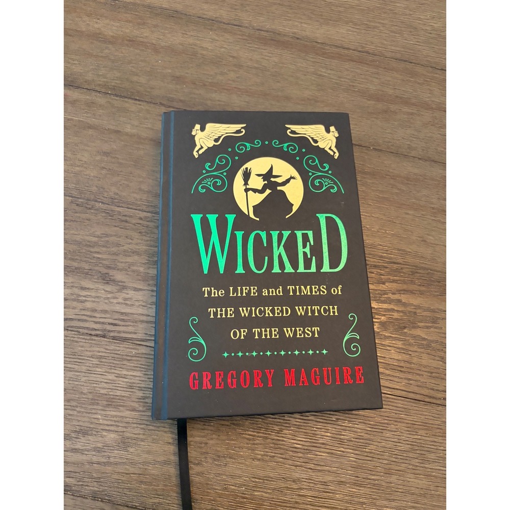 William Morrow Wicked Hardcover Book Collector's Edition Green Foil Gilded Edge